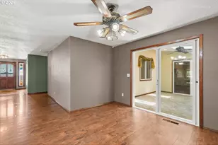 292 NW Merle Dr, Hillsboro, OR 97124 - Photo 15