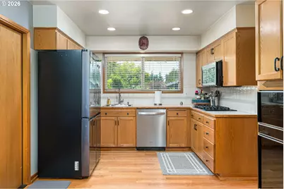 2042 SE 138th Ave, Portland, OR 97233 - Photo 11