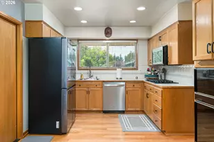 2042 SE 138th Ave, Portland, OR 97233 - Photo 11