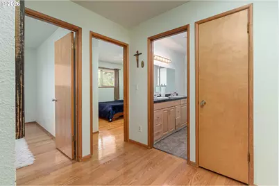 2042 SE 138th Ave, Portland, OR 97233 - Photo 17