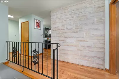2042 SE 138th Ave, Portland, OR 97233 - Photo 5