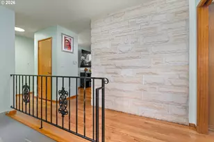 2042 SE 138th Ave, Portland, OR 97233 - Photo 5