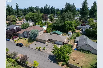 2042 SE 138th Ave, Portland, OR 97233 - Photo 41