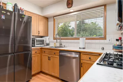 2042 SE 138th Ave, Portland, OR 97233 - Photo 13