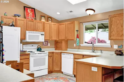 87555 Muse Dr, Veneta, OR 97487 - Photo 5