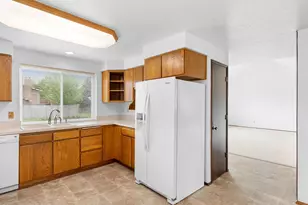 17920 NW Tillamook Dr, Portland, OR 97229 - Photo 13