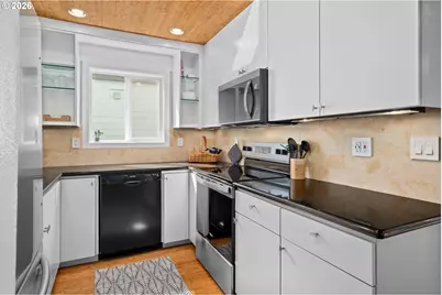 5715 NE Sacramento St #11, Portland, OR 97213 - Photo 9