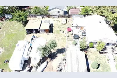 813 NE Broadway St, Myrtle Creek, OR 97457 - Photo 13