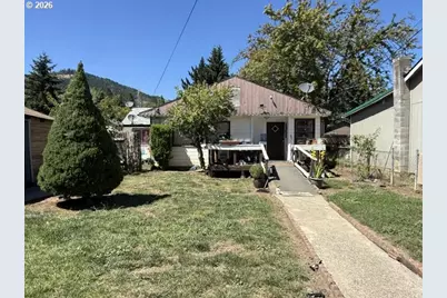 813 NE Broadway St, Myrtle Creek, OR 97457 - Photo 1