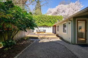 2023 SE Pine St, Portland, OR 97214 - Photo 29