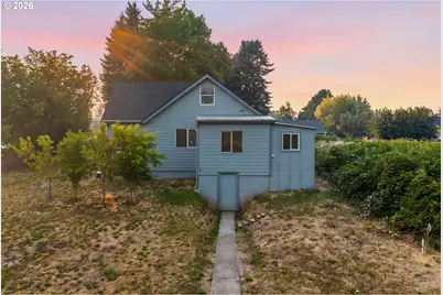 146 D St, Woodburn, OR 97071 - Photo 3