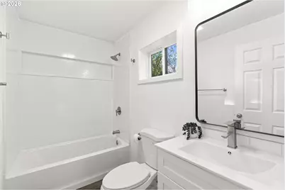 146 D St, Woodburn, OR 97071 - Photo 11