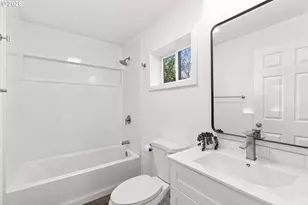 146 D St, Woodburn, OR 97071 - Photo 11