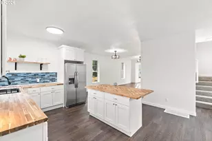 146 D St, Woodburn, OR 97071 - Photo 9
