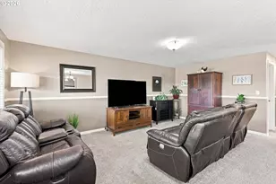 1323 Garden Way, Woodburn, OR 97071 - Photo 5