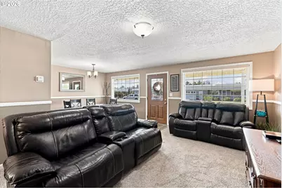 1323 Garden Way, Woodburn, OR 97071 - Photo 7