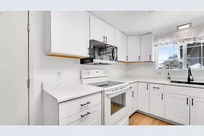 16710 SW Queen Anne Ave, Portland, OR 97224 - Photo 13
