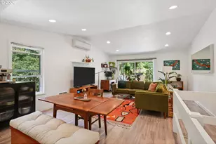 4594 SW Caldew St, Portland, OR 97219 - Photo 3