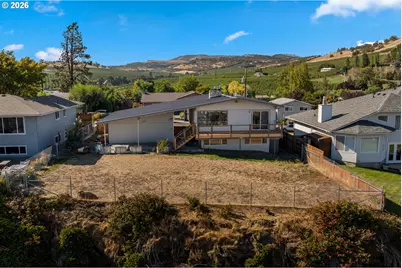 907 E 18th St, The Dalles, OR 97058 - Photo 39