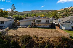 907 E 18th St, The Dalles, OR 97058 - Photo 39