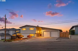 907 E 18th St, The Dalles, OR 97058 - Photo 1