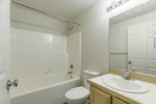 8662 NE Hyde Park Ln, Hillsboro, OR 97006 - Photo 21