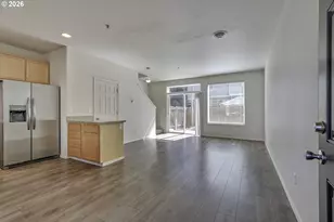 8662 NE Hyde Park Ln, Hillsboro, OR 97006 - Photo 3