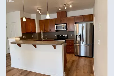 595 NW Lost Springs Ter #402, Portland, OR 97229 - Photo 5