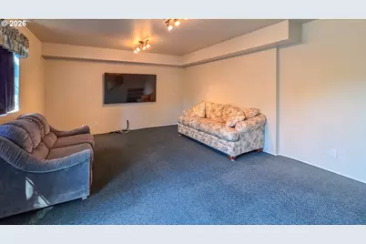 2233 Linnell Ave, Roseburg, OR 97471 - Photo 23