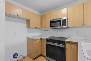 14131 SE Woodward St, Portland, OR 97236 - Photo 7