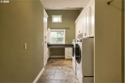 1677 Leslie Ln, Lake Oswego, OR 97034 - Photo 37