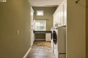 1677 Leslie Ln, Lake Oswego, OR 97034 - Photo 37