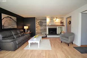 385 S Cherry Dr, Cornelius, OR 97113 - Photo 5