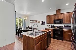 124 W Johanna Ct, Newberg, OR 97132 - Photo 9