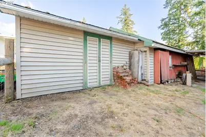 739 NW River Rd, Mill City, OR 97360 - Photo 17