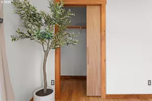 223 N Ivy St, Portland, OR 97227 - Photo 27