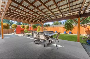 3667 SW 2nd St, Gresham, OR 97030 - Photo 9