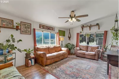 36280 Airport Dr, Lebanon, OR 97355 - Photo 17