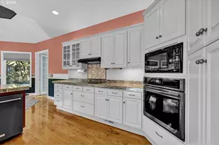 42000 Holden Creek Ln, Springfield, OR 97477 - Photo 15
