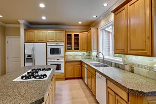 4746 Amherst Ct, Lake Oswego, OR 97035 - Photo 9