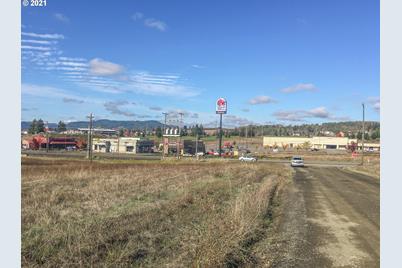 1688 W Central Ave, Sutherlin, OR 97479 - Photo 1
