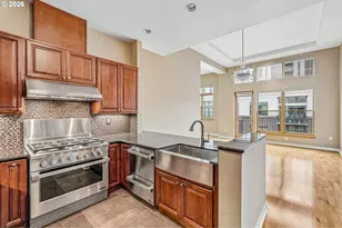 821 NW 11th Ave, Portland, OR 97209 - Photo 9