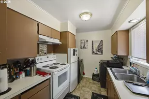 589 10th Ave, Coos Bay, OR 97420 - Photo 33