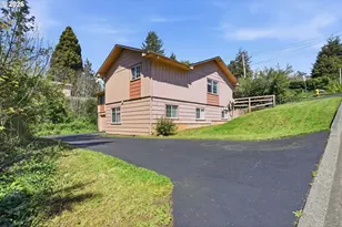 589 10th Ave, Coos Bay, OR 97420 - Photo 3
