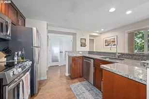 123 N Hayden Bay Dr, Portland, OR 97217 - Photo 13