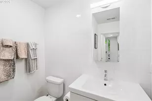 1612 SE Claybourne St, Portland, OR 97202 - Photo 9