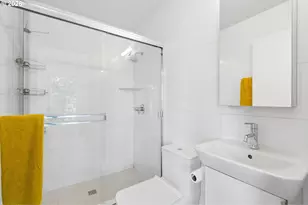 1612 SE Claybourne St, Portland, OR 97202 - Photo 25