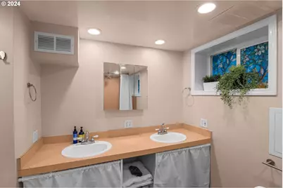 2559 NW Marshall St, Portland, OR 97210 - Photo 37