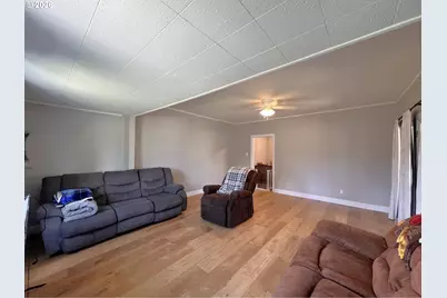 432 Cedar St, Myrtle Point, OR 97458 - Photo 5