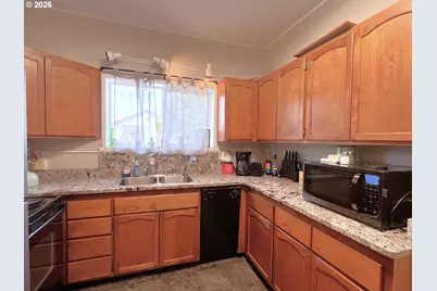 432 Cedar St, Myrtle Point, OR 97458 - Photo 7